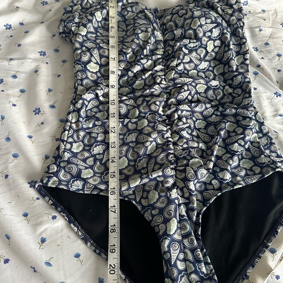 NWOT Island Pearls Women’s 12 Blue Seashell One Piece Ruched Front Bathing Suit. - Picture 4 of 16